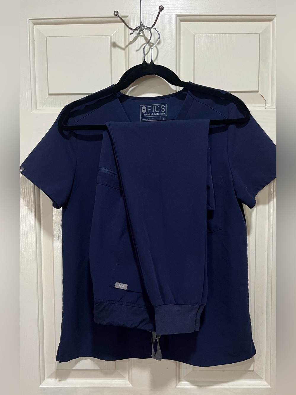 Figs Womens Navy Blue Catarina Scrub Top & Zamora Joggers in size SMALL
